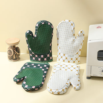 Thickened Cotton Heat-Resistant Oven Mitts – Anti-Scalding & Non-Slip Microwave Gloves