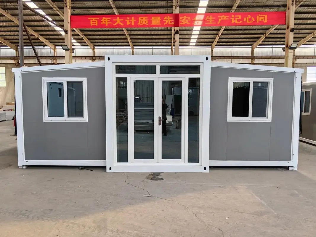 XH Luxury 40ft Expandable Prefab Container House 3-5 Bedroom with Wooden Wheels Steel Material for Luxury Villa Application