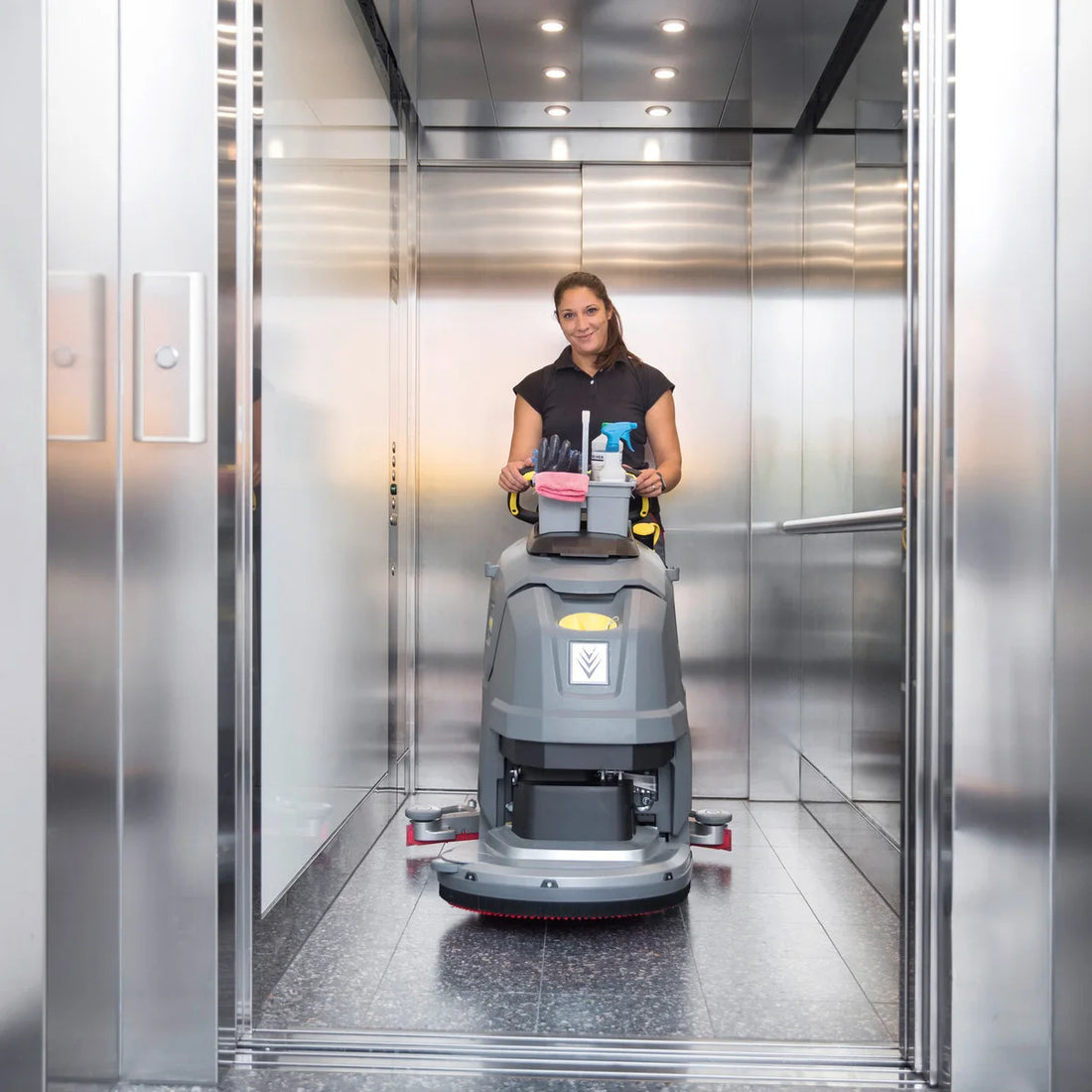 Traction Drive Scrubber Dryer BD 50/55 W Classic Karchers Battery Powered Floor Scrubber up to 2000 M²/h  Area Performances