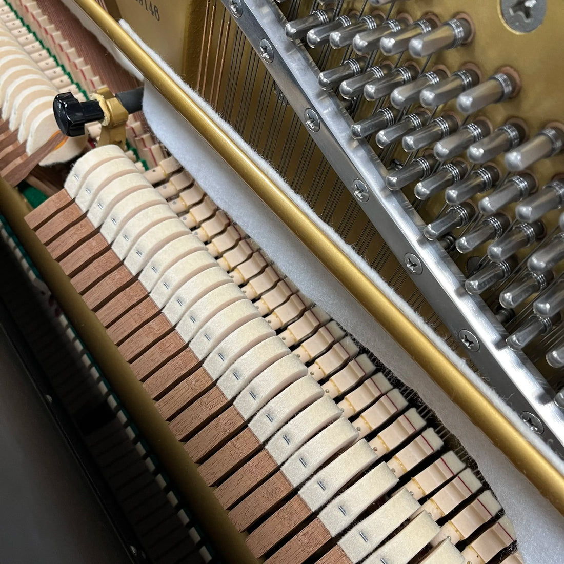 Kawai Flagship Professional Upright Piano with Grand Piano-level Tone and Touch, Suitable for Professional Players