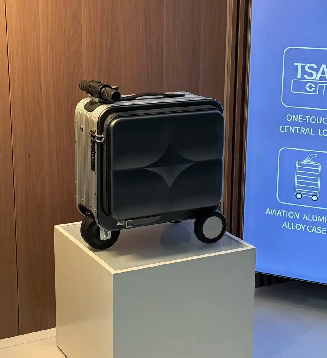 Hot Selling Smart Ride On Luggage 21L Compact Aluminum Frame Hard Shell Suitcase for Business Trips and Holidays