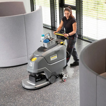Traction Drive Scrubber Dryer BD 50/55 W Classic Karchers Battery Powered Floor Scrubber up to 2000 M²/h  Area Performances