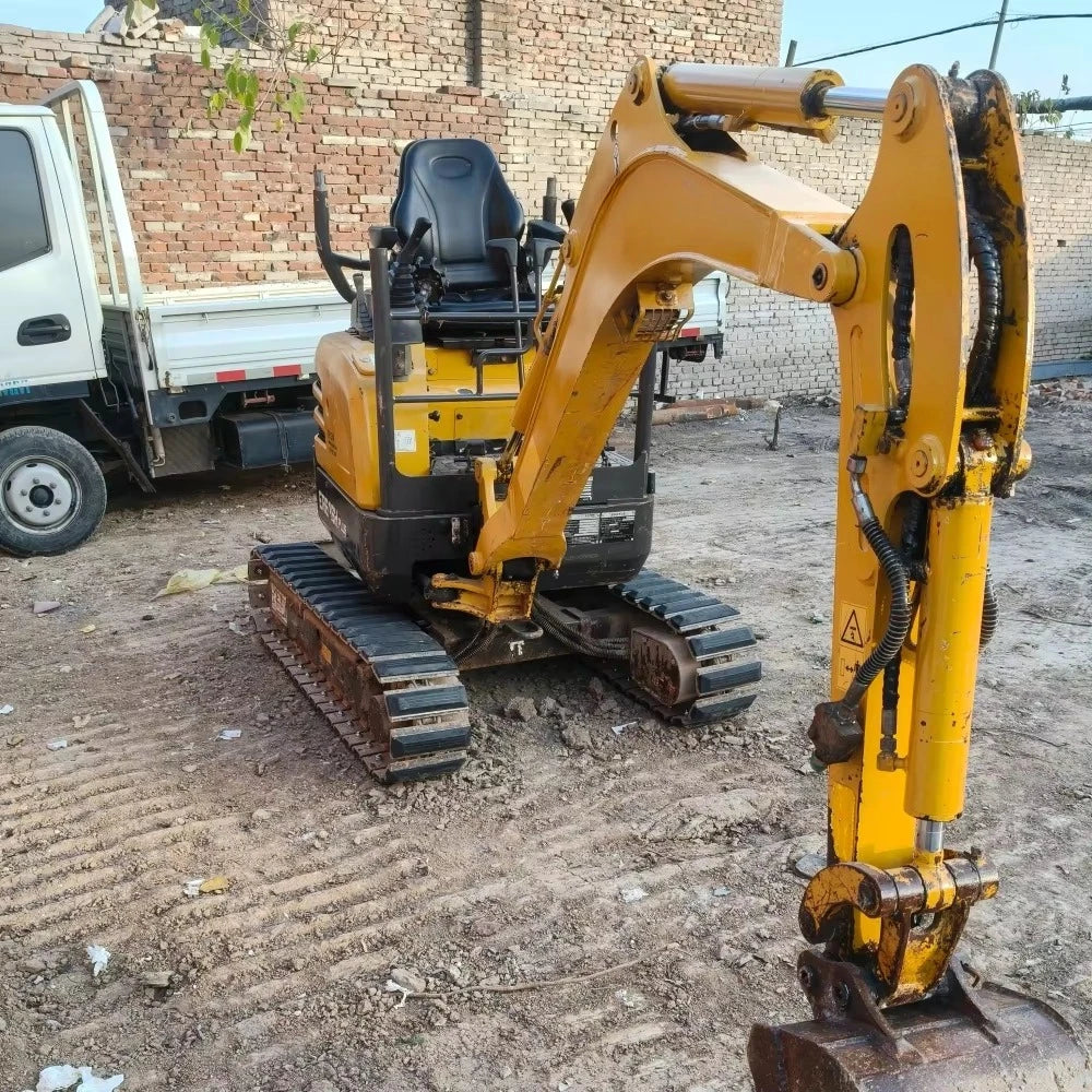 Lingong 16 Mini Digger - Compact Crawler for Farm & GardenCE Approved Lingong 1.6T Micro Excavator - Original