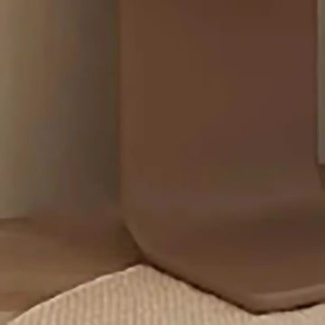 There are many high-quality and very beautiful furniture in the store