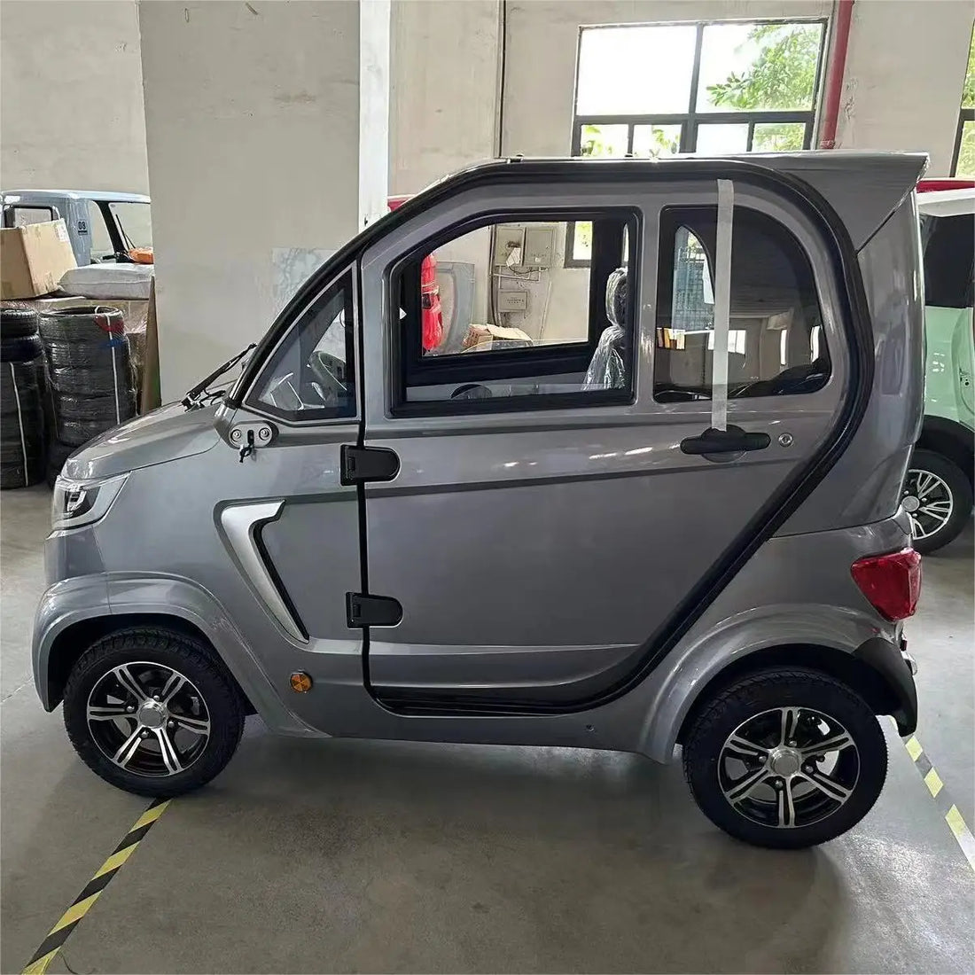 Adult 3-seat low-speed four-wheel electric vehicle, small electric elderly scooter