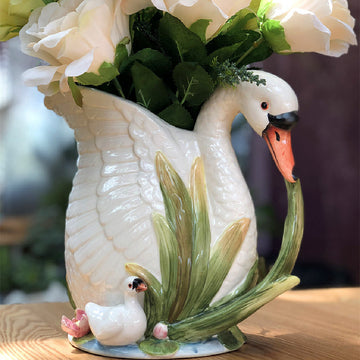 Elegant Ceramic Vases for Household Decoration – Stylish Home Décor Accent Pieces
